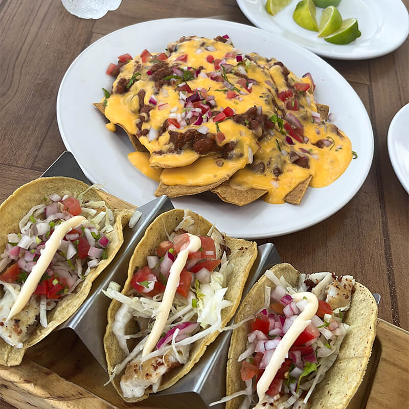 Tacos und Nachos mit Käse