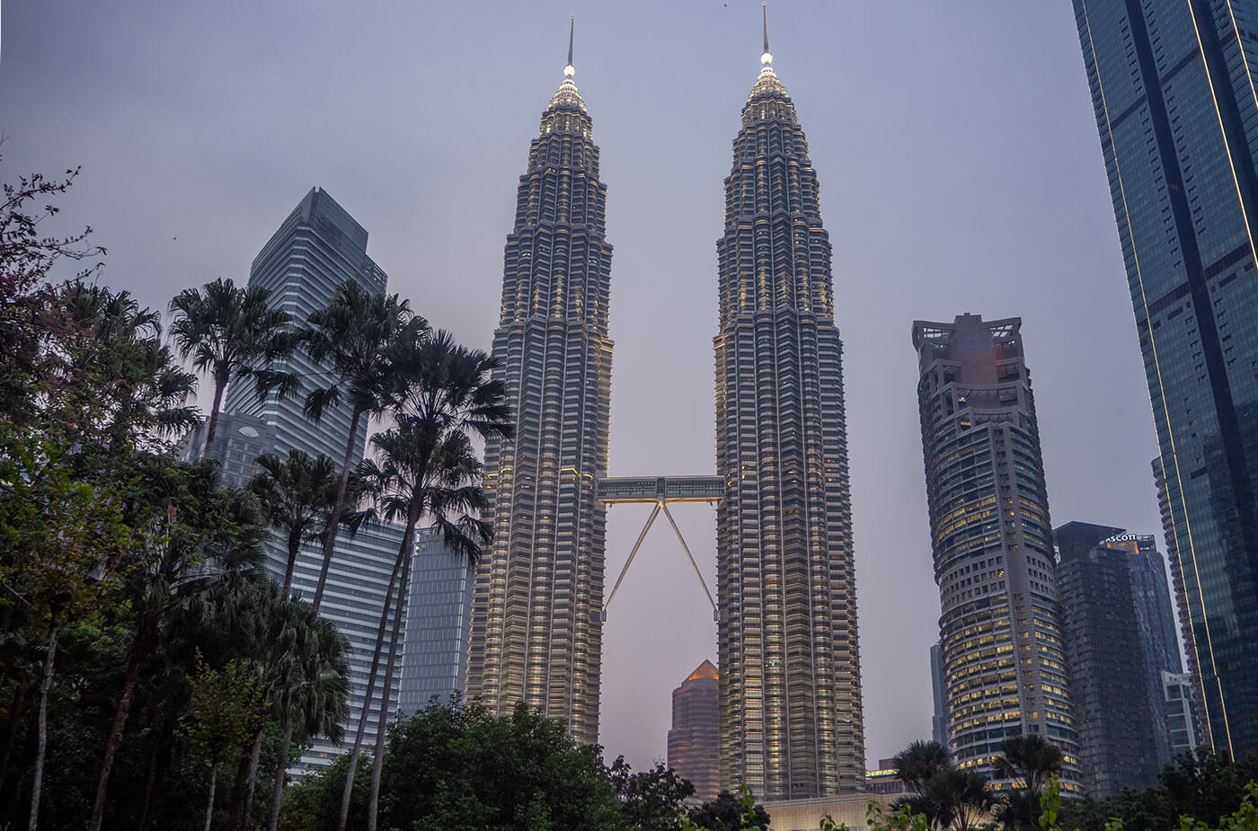 Petronas Twin Towers in Kuala Lumpur bei Nacht