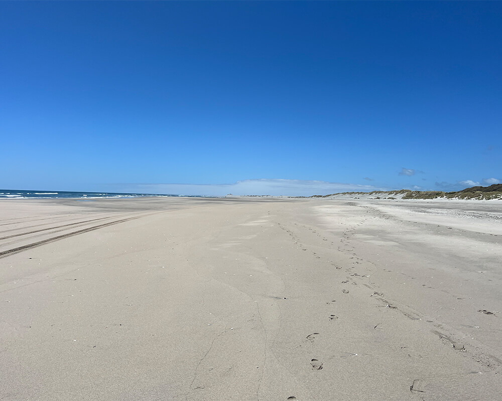 langer, goldener Sandstrand