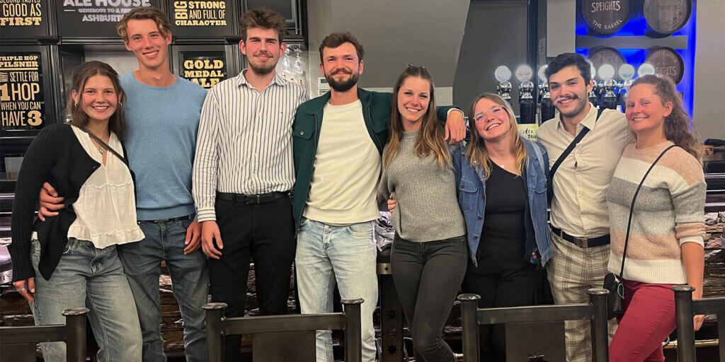 Gruppenbild von 8 Personen