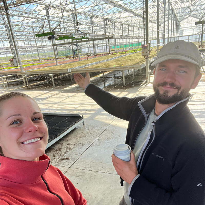 Selfie von einem jungen Paar in einer Nursery